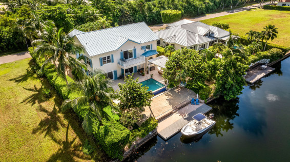 Grand Harbour | Exclusive 5-bed Canalfront Home